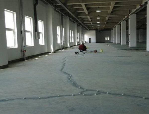 房子出現(xiàn)裂縫時(shí)該怎樣處理？